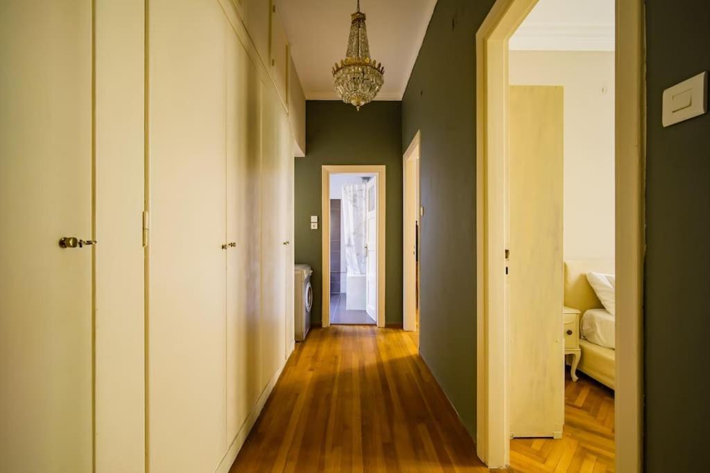 Emporikon Apartment Steps From Historic Center アテネ エクステリア 写真