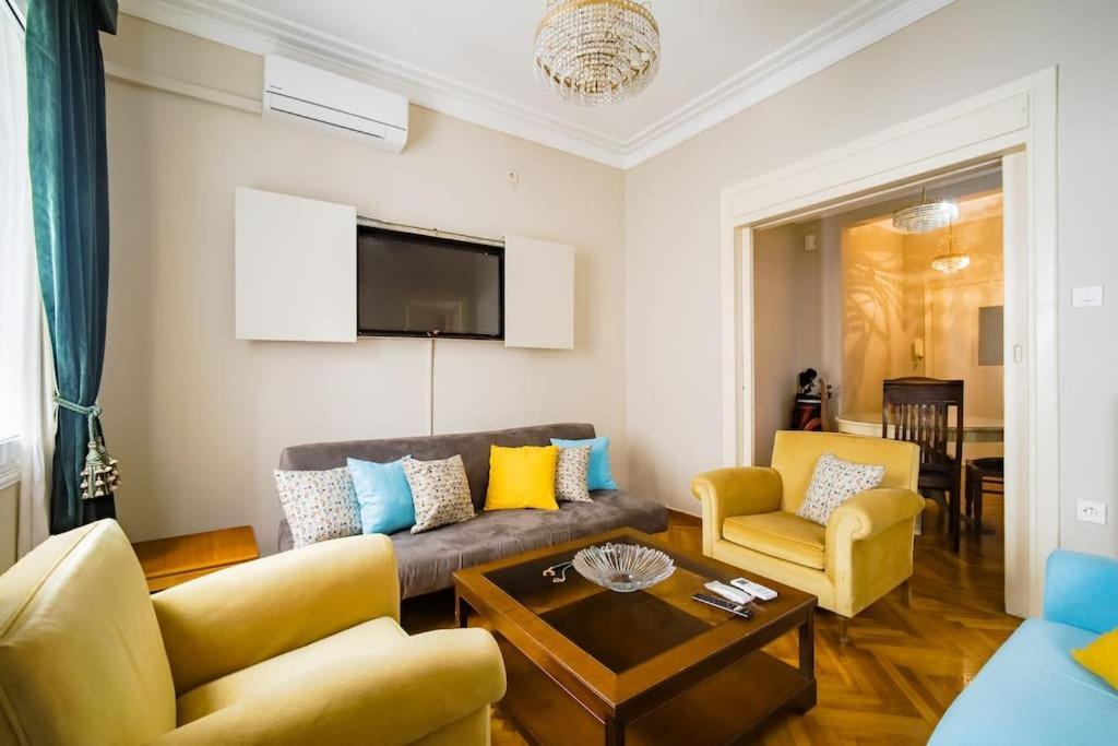 Emporikon Apartment Steps From Historic Center アテネ エクステリア 写真