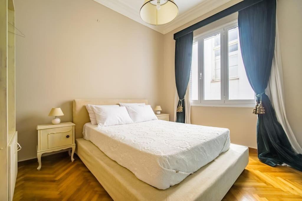 Emporikon Apartment Steps From Historic Center アテネ エクステリア 写真