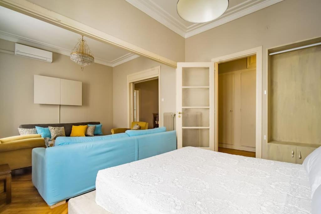 Emporikon Apartment Steps From Historic Center アテネ エクステリア 写真