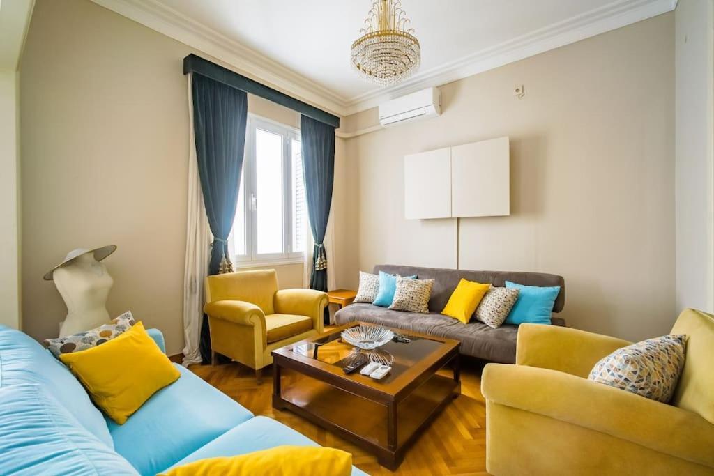 Emporikon Apartment Steps From Historic Center アテネ エクステリア 写真