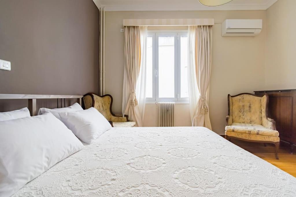 Emporikon Apartment Steps From Historic Center アテネ エクステリア 写真