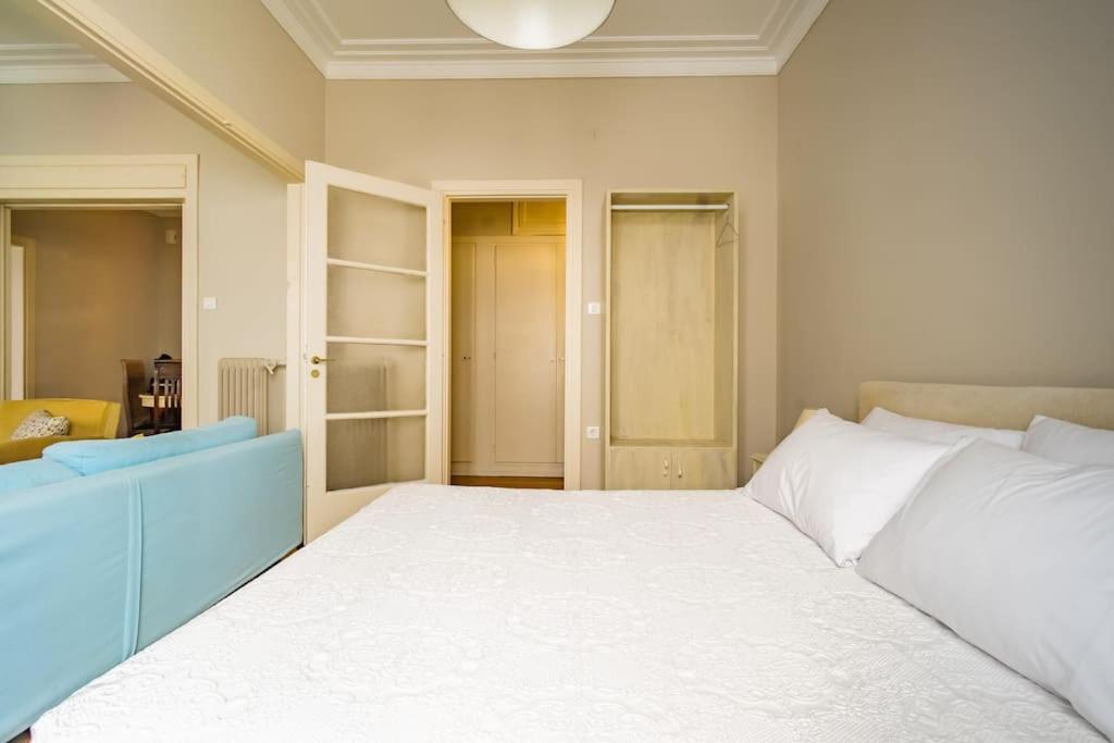 Emporikon Apartment Steps From Historic Center アテネ エクステリア 写真